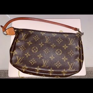 Louis Vuitton Monogram Pochette Accessory 🤎